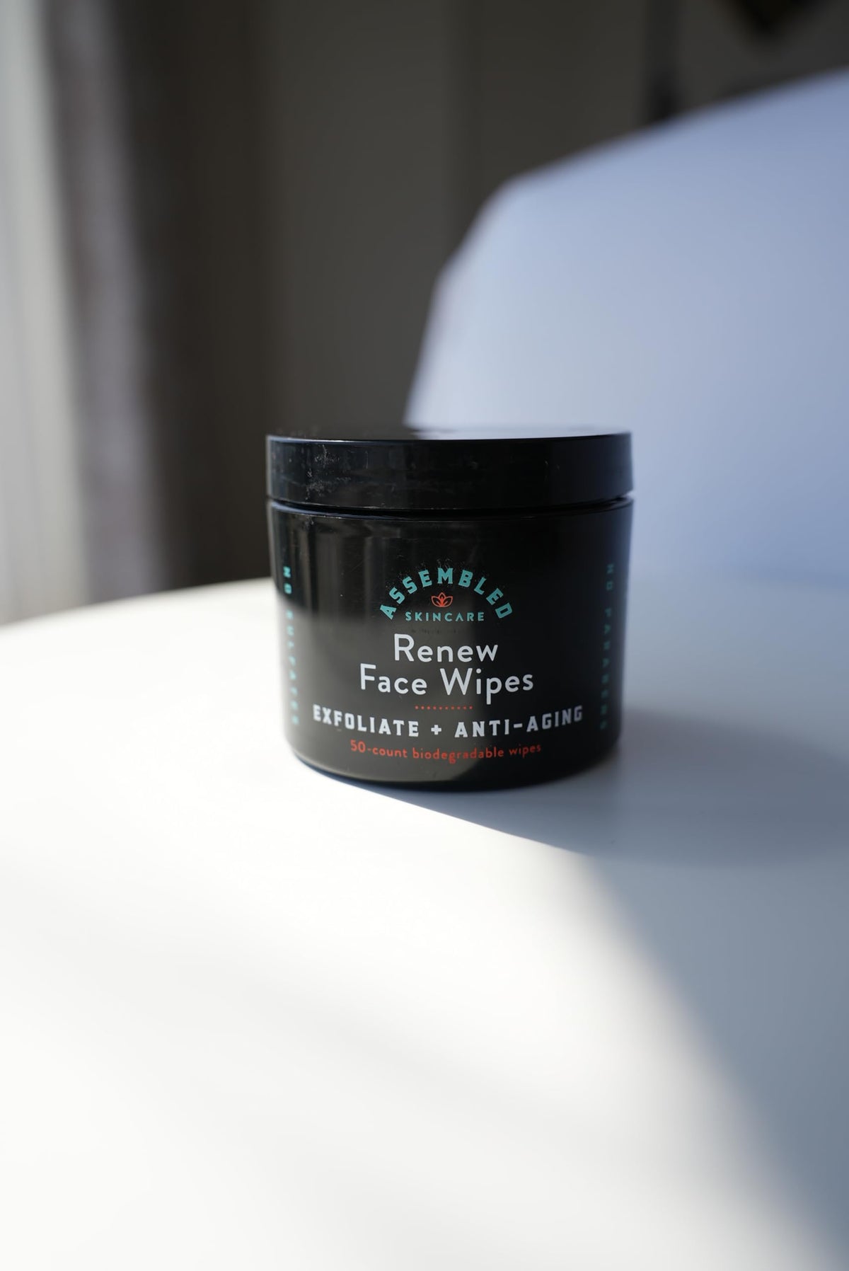 Assembled Renew Face Wipes offering oil balance for a shine-free look.