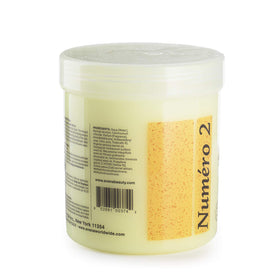 AVENA NUMERO Conditioning Cream cream-texture close-up highlights rich, smooth consistency.