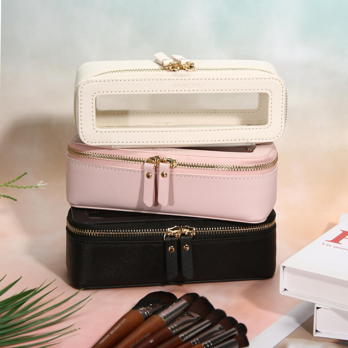 Aveniee box-shaped frame keeps items from being squeezed.