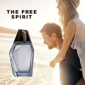 Label detail communicates AVON Perceive's modern masculine identity and quality.