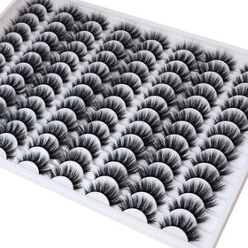 Azenlo lightweight lashes enable easy application and long wear.