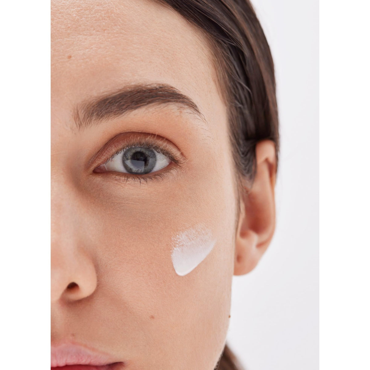 Close-up of Babe SPF 50 ultra-fluid texture for quick absorption