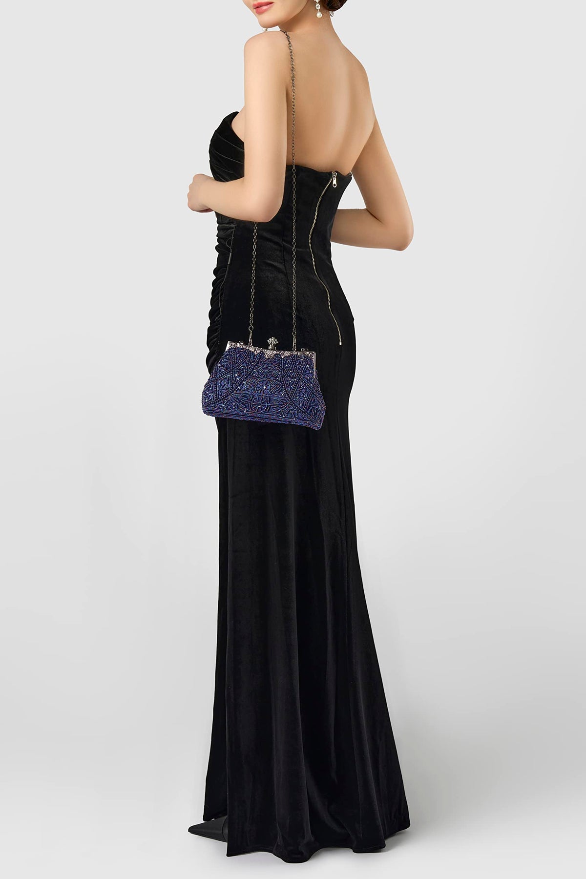 BABEYOND clutch featuring vintage metal buckle adds timeless elegance to outfits.