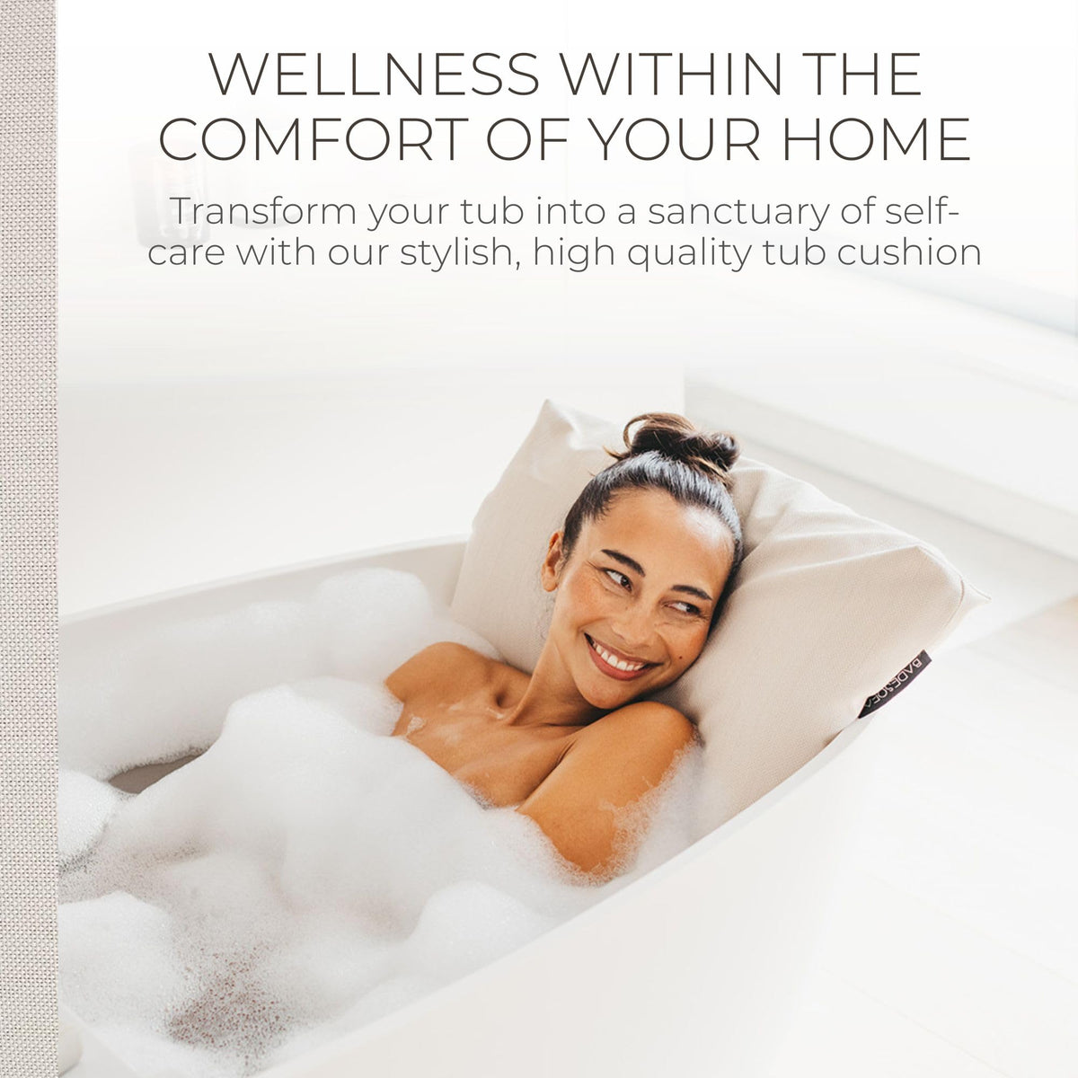BADESOFA Luxury Bath Pillow M back view highlighting stable placement without suction cups.