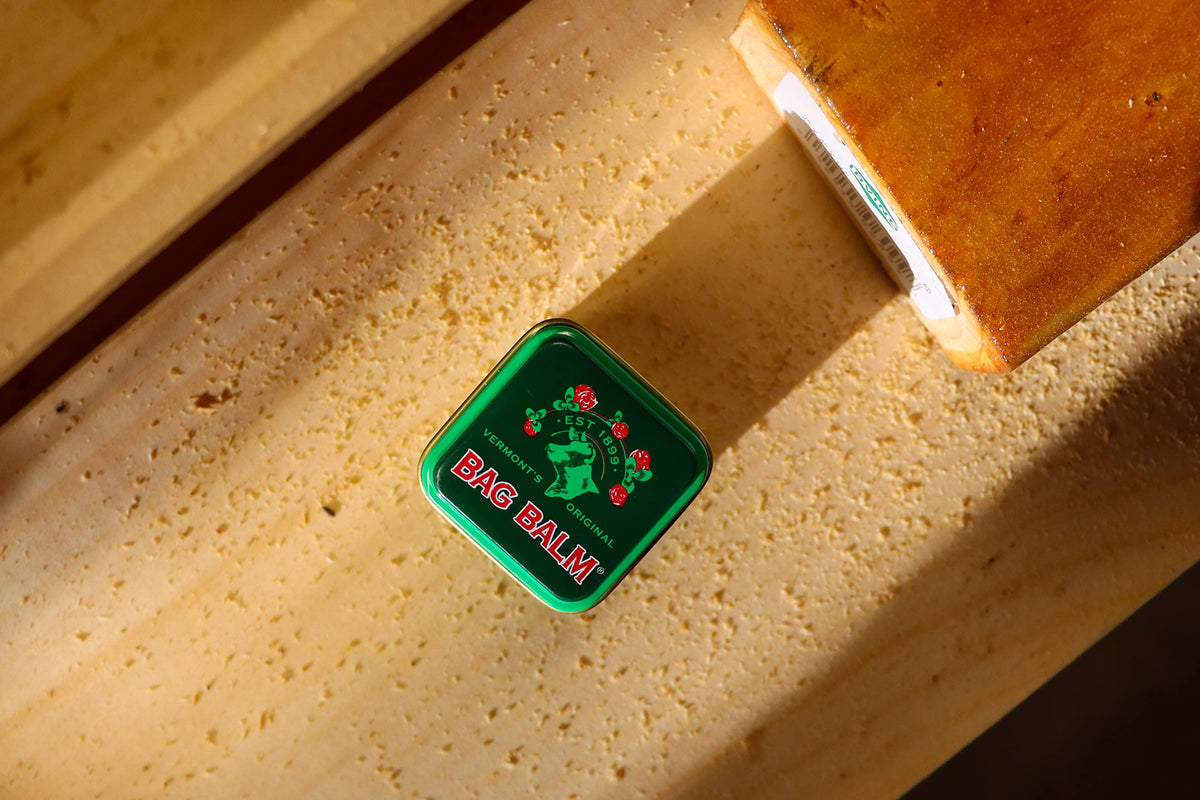 Bag Balm mini tin label close-up, fragrance-free coverage.