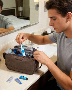 BAGSMART front pocket mesh and elastic band provide easy access and organization.