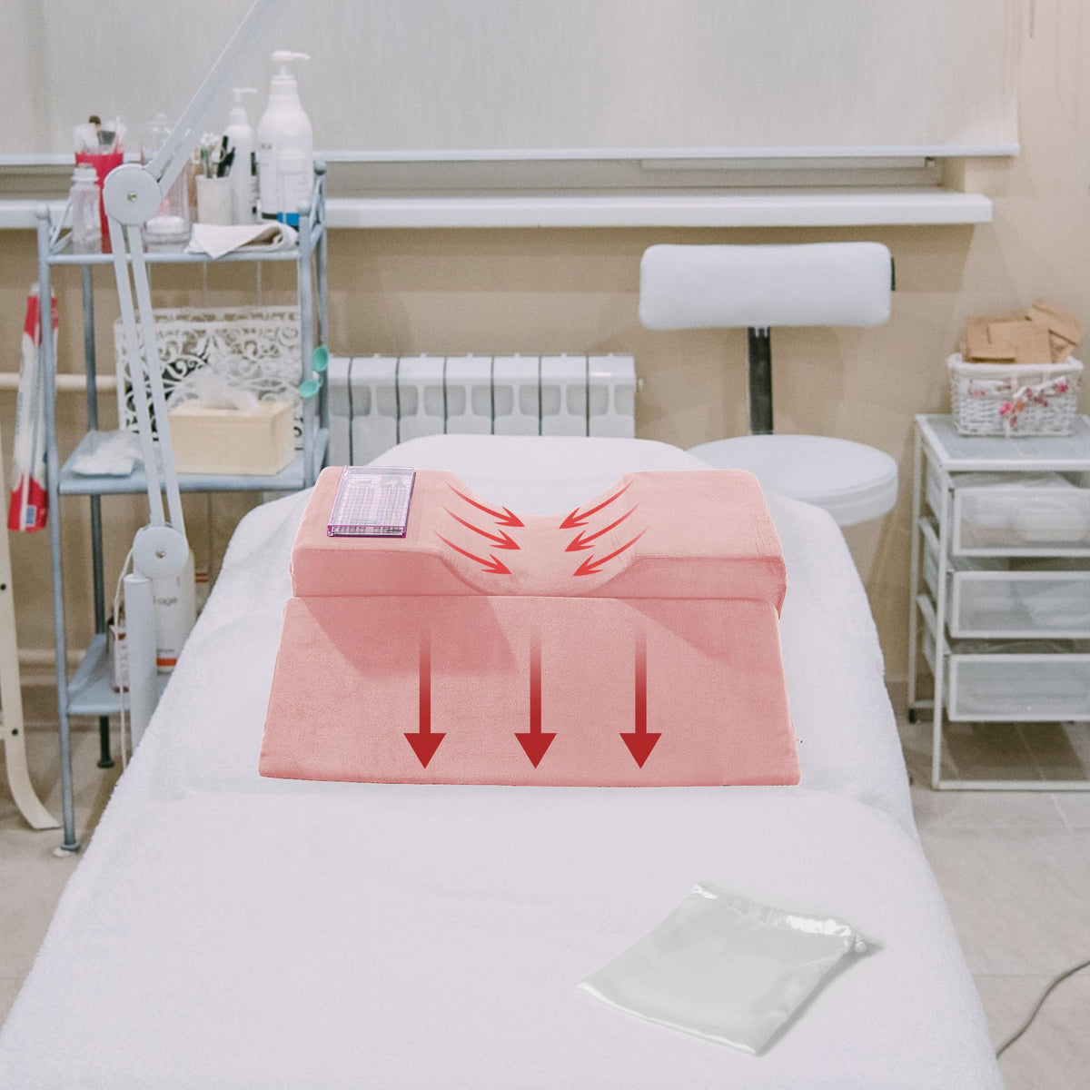 BALAPET Lash Pillow pink-velvet adds a luxe touch to salon setups.