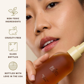 Bambu Earth formula highlights rosemary hydrosols and black currant extract for skin-friendly care.