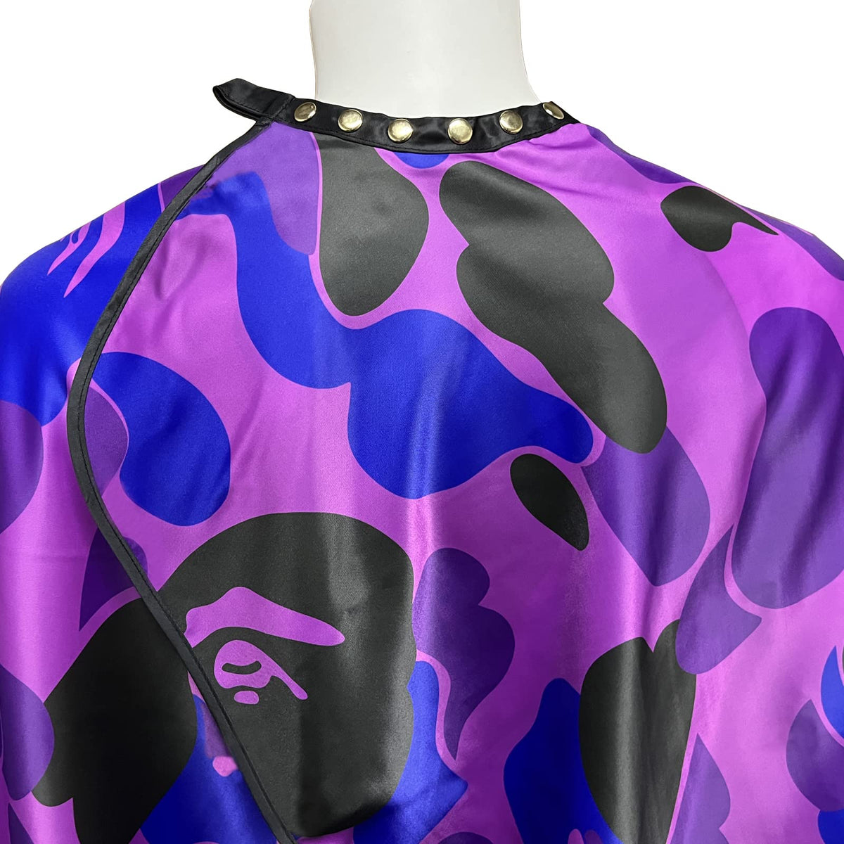 Barbohoo barber cape soft material for comfortable wear during long sessions.