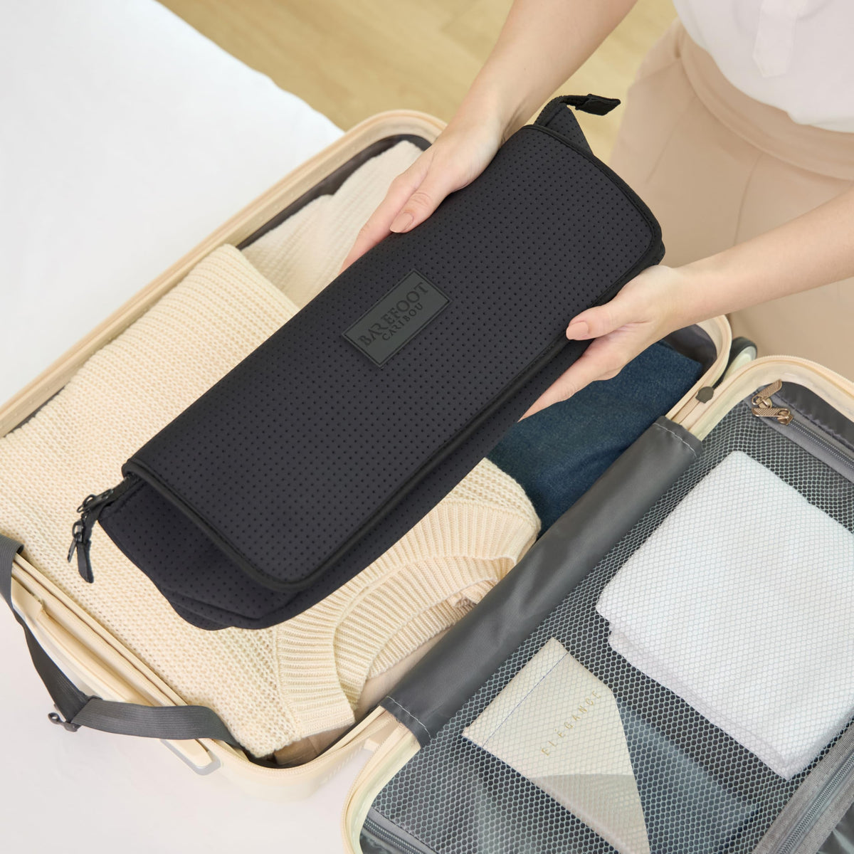 Barefoot Caribou interior includes two pockets, a zip pocket, and elastic bands.
