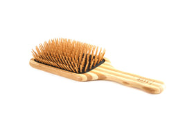 Bass The Green Brush bamboo pin close-up for gentle detangling