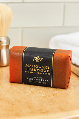 Bath & Body Works Mahogany Teakwood cleansing bar foamy lather delivers a creamy, refreshing cleanse.