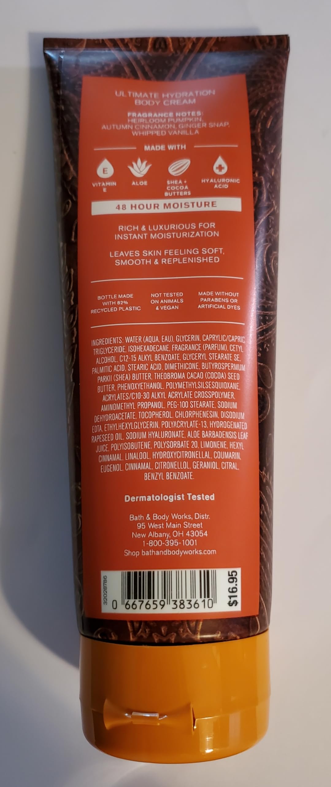 Scent profile hint featuring heirloom pumpkin and cinnamon, enhancing cozy fall ambiance.