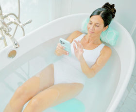 Bath Bean aids hands-free bathing while relaxing and keeping hair dry.