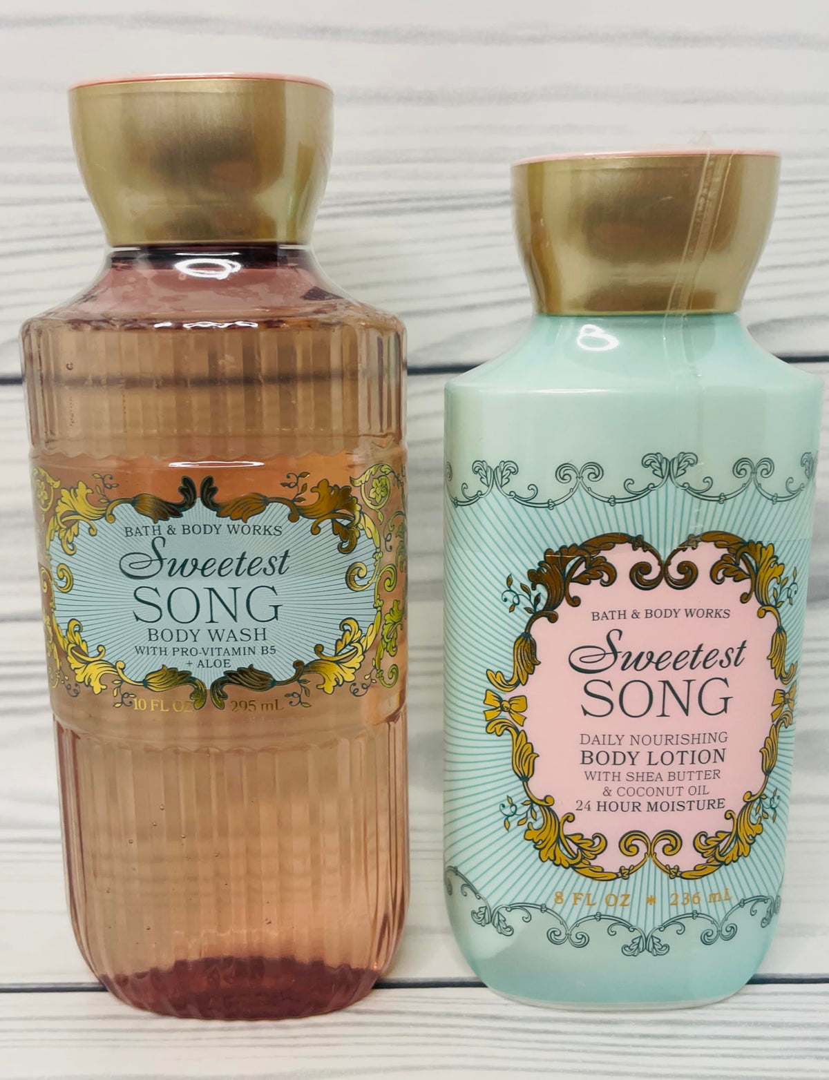 Bath & Body Works Sweetest Song gel wash bottle showcases cleansing scent and Aloe benefits.