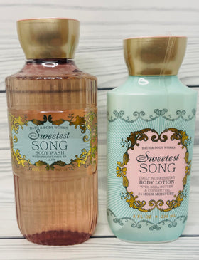 Bath & Body Works Sweetest Song gel wash bottle showcases cleansing scent and Aloe benefits.
