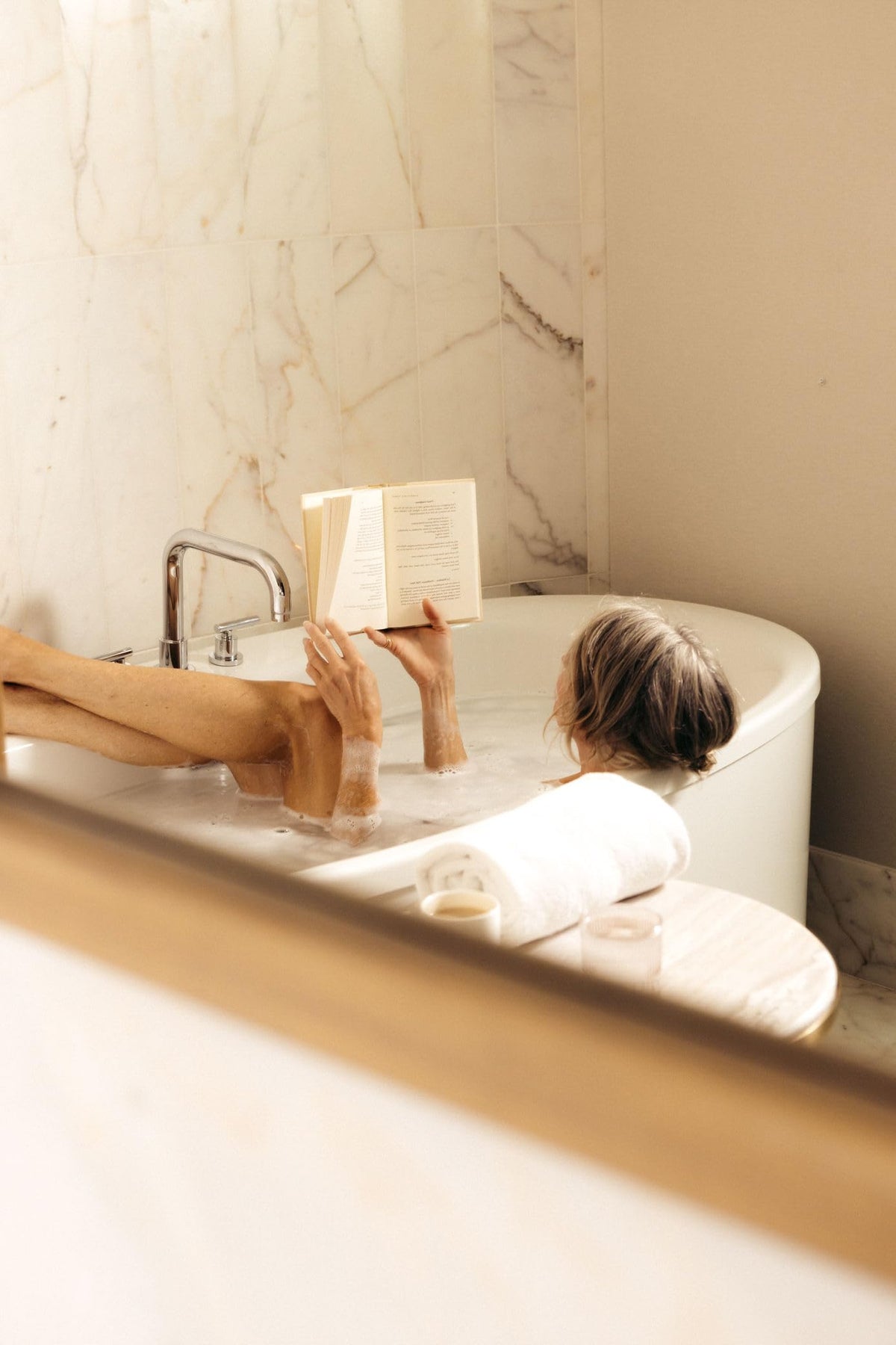Relaxing bath scene with Bathorium Hydration Crush delivering a spa-like, hydrating immersion.