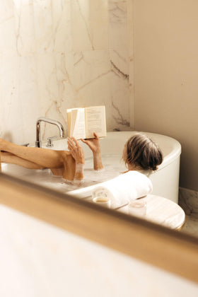 Relaxing bath scene with Bathorium Hydration Crush delivering a spa-like, hydrating immersion.