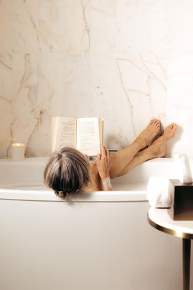 Bathorium Ancient Oat Hydration Crush pH-balanced label highlights comfort and skin-friendly design.