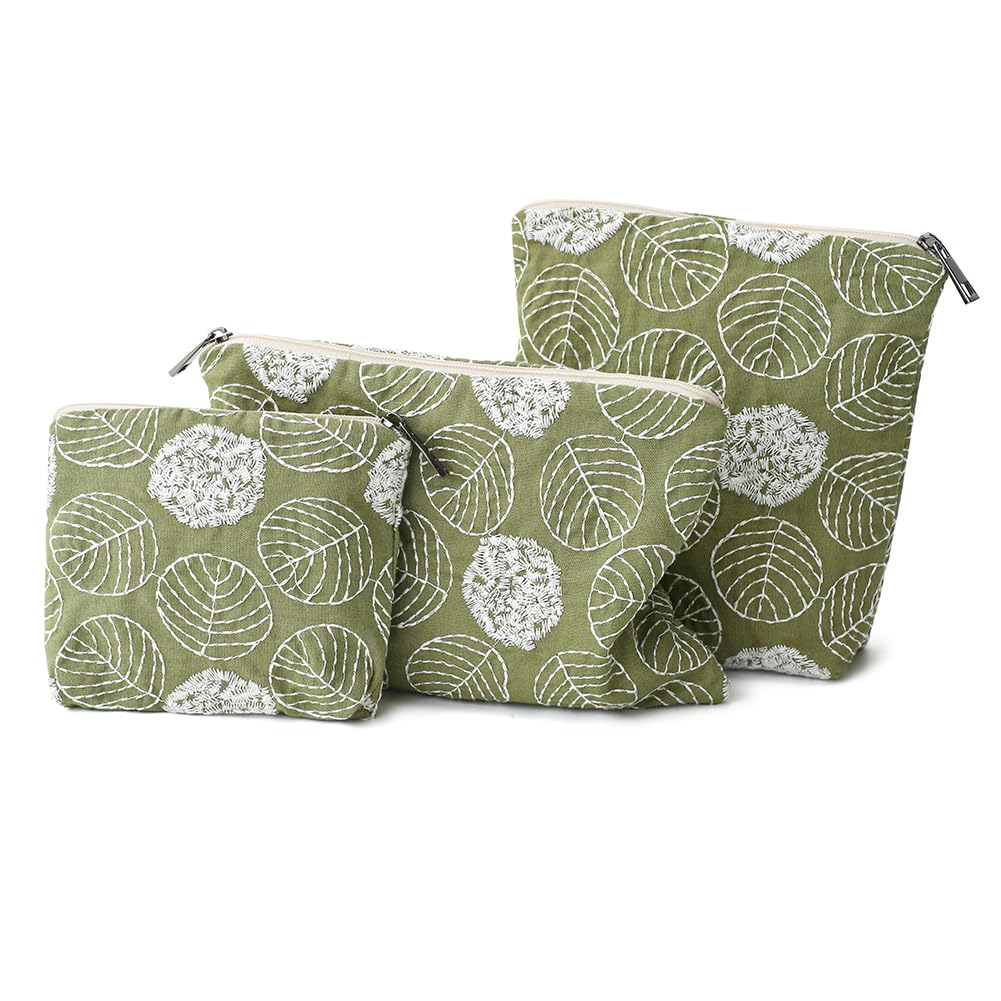 BBORGDC small cosmetic bag set in green floral cotton keeps your purse organized.