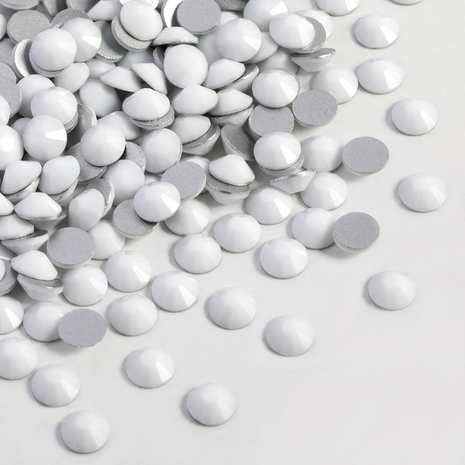 Beadsland chalk white SS20 Rhinestones close-up for nail art sparkle.