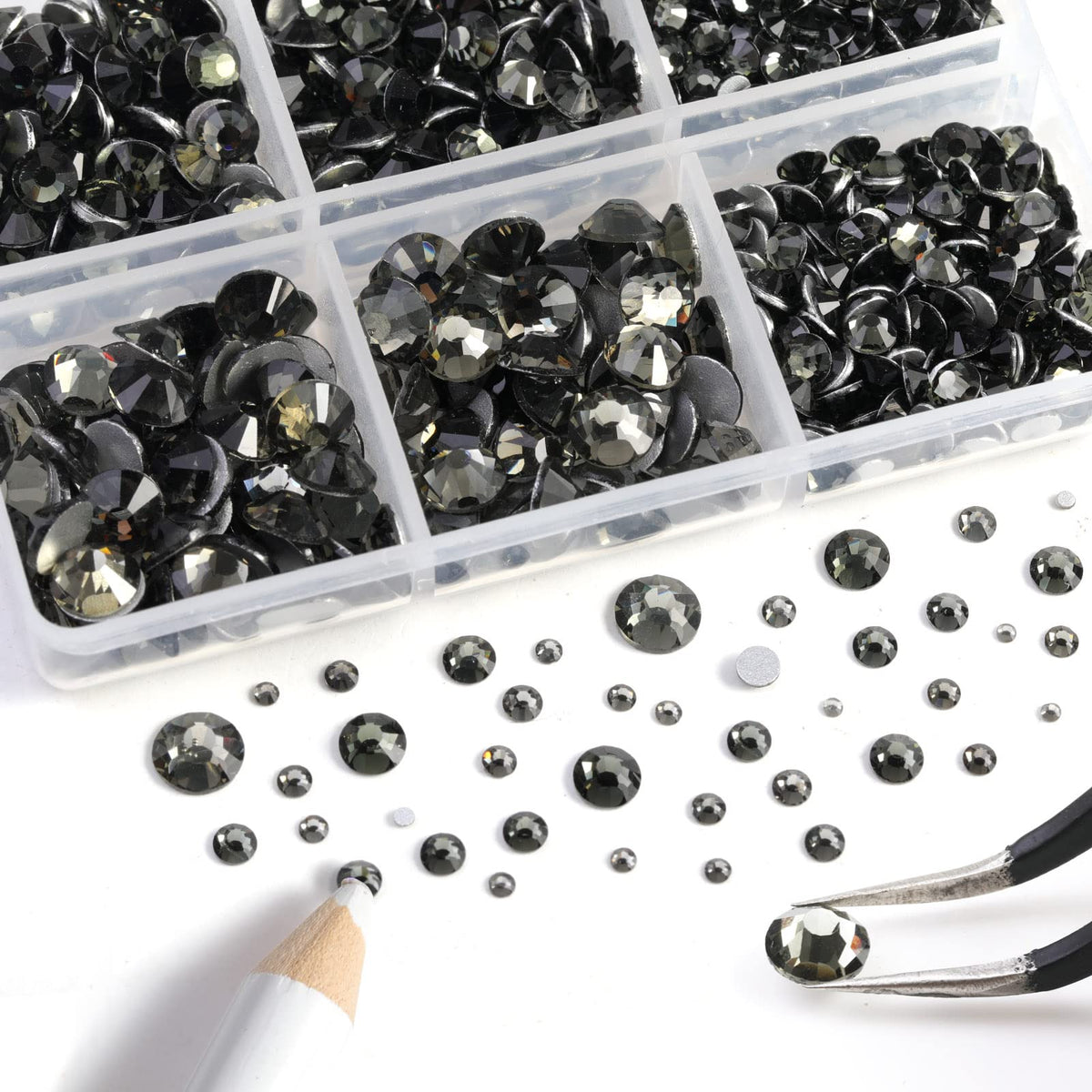 BEADSLAND glass rhinestones with precise cuts for sparkling detail.