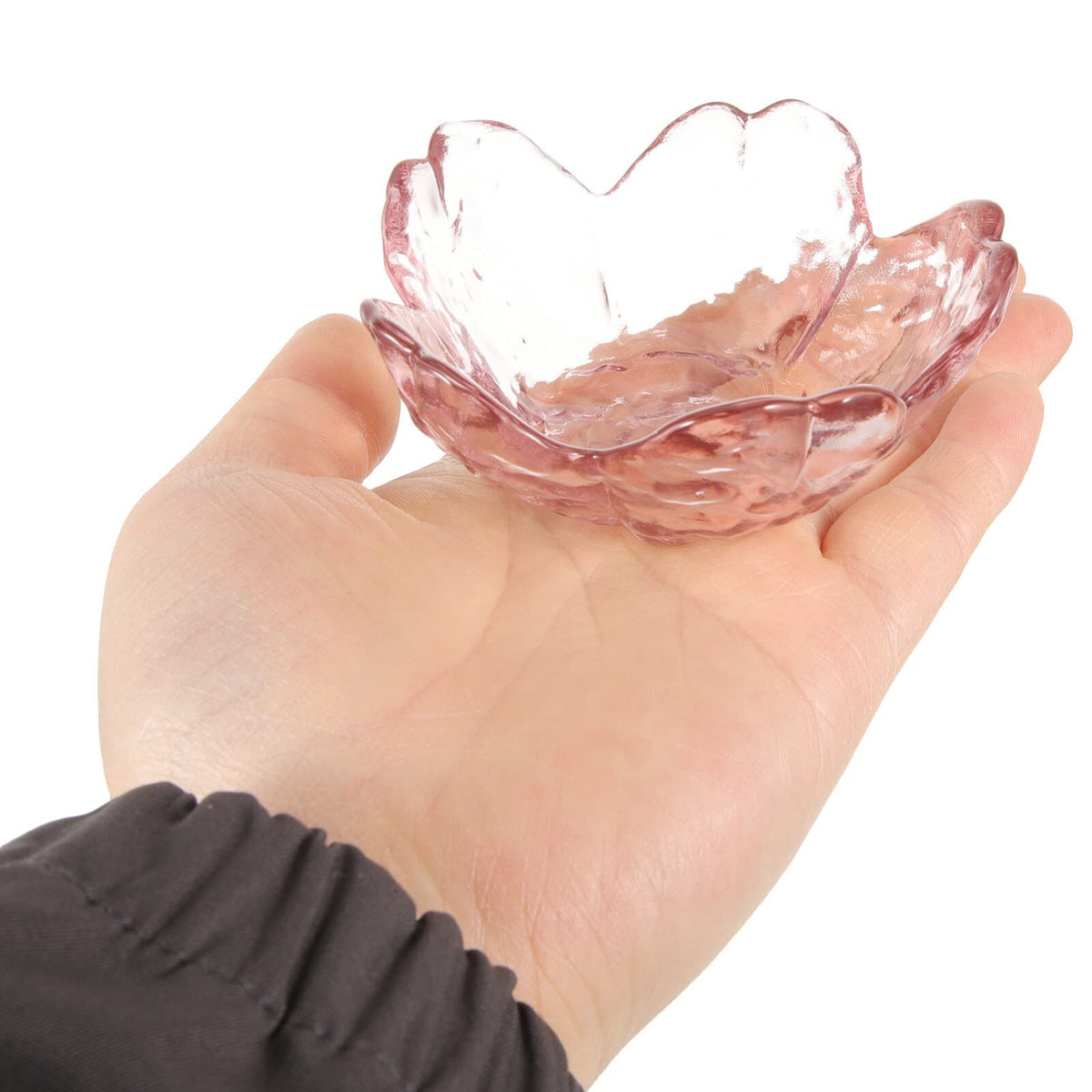 Beaupretty essential oil glass bowl keeps oils organized and ready.
