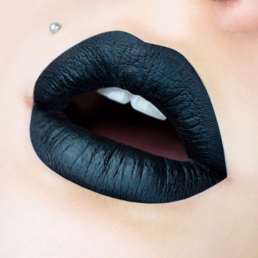 Beauty Bakerie Lip Whip fast-drying formula on lips.