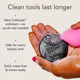 Beautyblender Tool Scrub Charcoal close-up shows charcoal cleansing texture