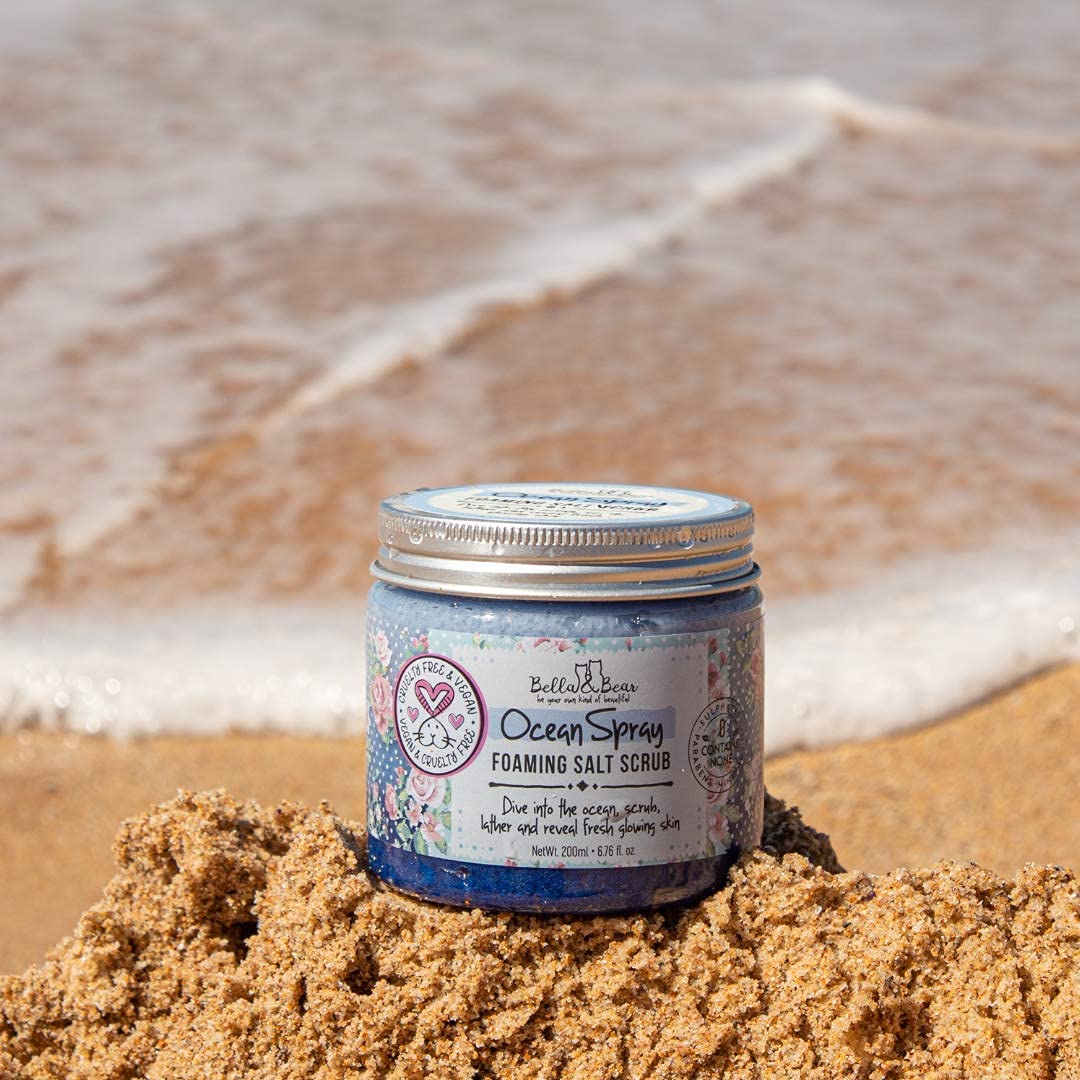 Bella & Bear Ocean Spray Scrub massage action during circular motion on skin.