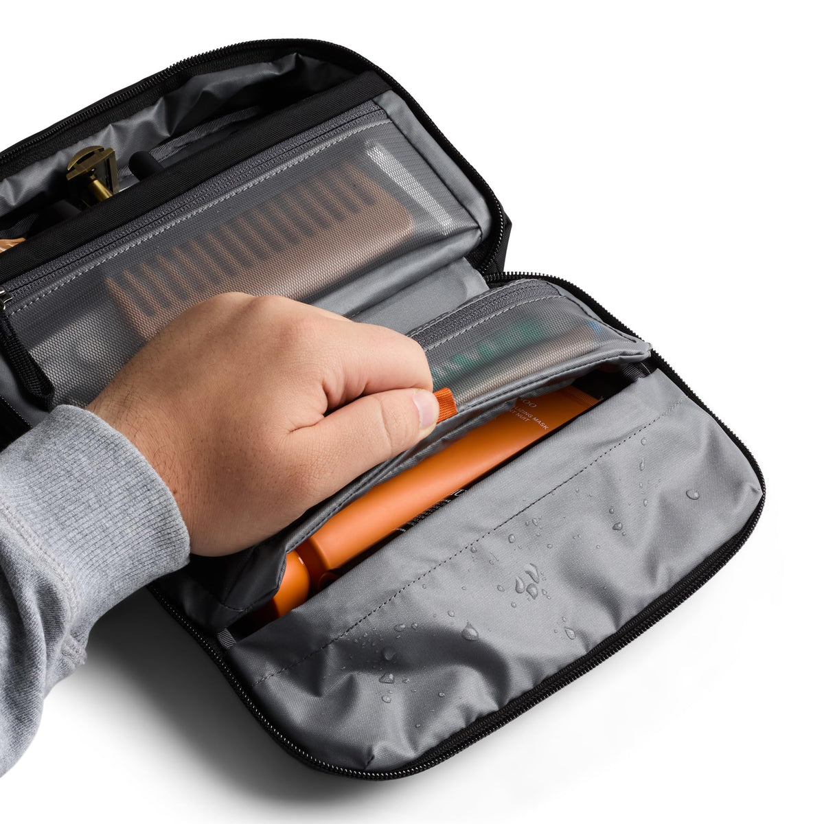Bellroy Hanging Toiletry Kit toothbrush pocket keeps bristles separate