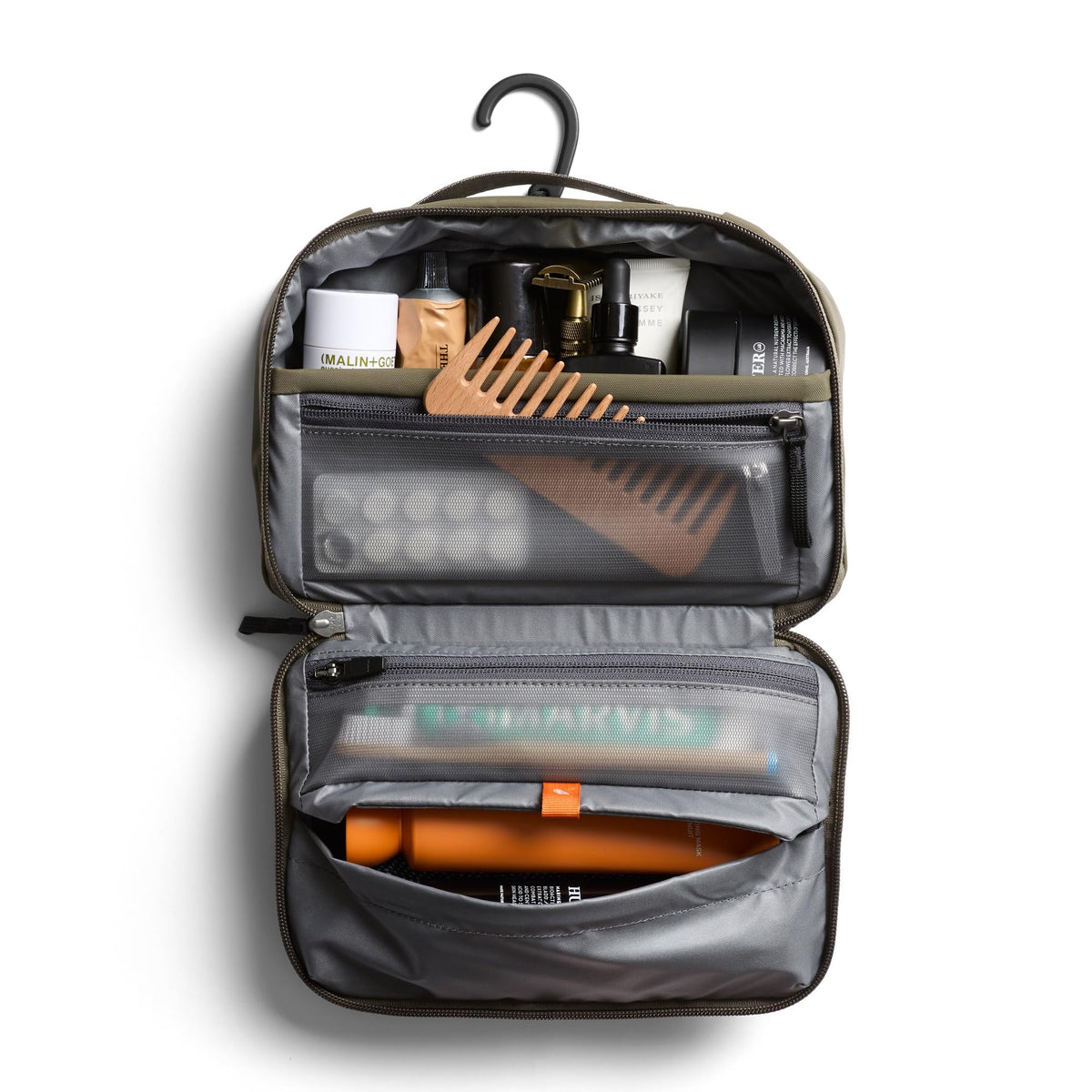 Bellroy Hanging Toiletry Kit toothbrush pocket keeps dental gear tidy on the go.