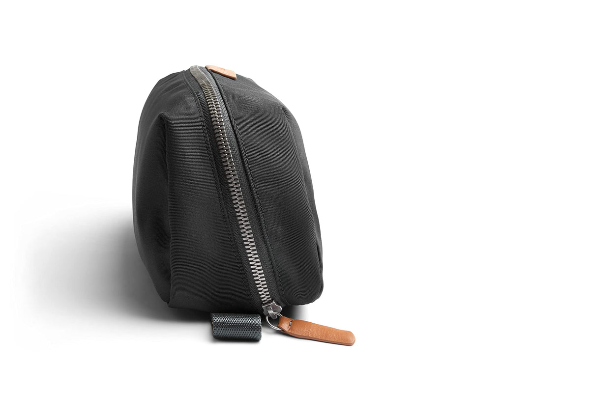Bellroy Toiletry Kit Plus slate multiple internal pockets keep items separated.