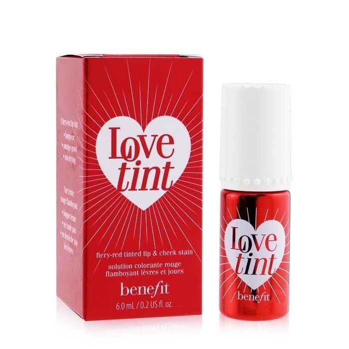 Precise applicator enables controlled application of Benefit Love Tint