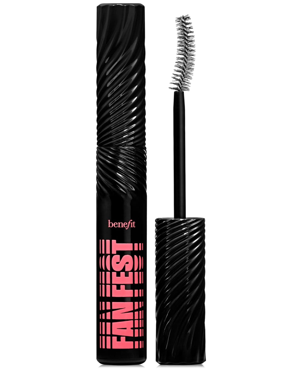 Benefit Mini Fan Fest Mascara Hyper Black wand lifts and separates lashes for a bold, eye-opening look.