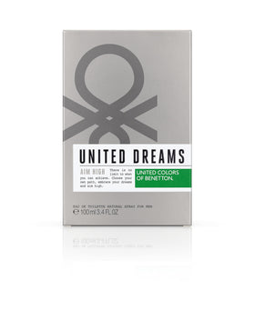 Benetton United Dreams spray action demonstrates a smooth mist for lasting presence.