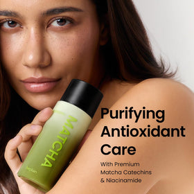 Beplain Matcha Catechin Essence pour reveals a smooth, fast-absorbing texture.