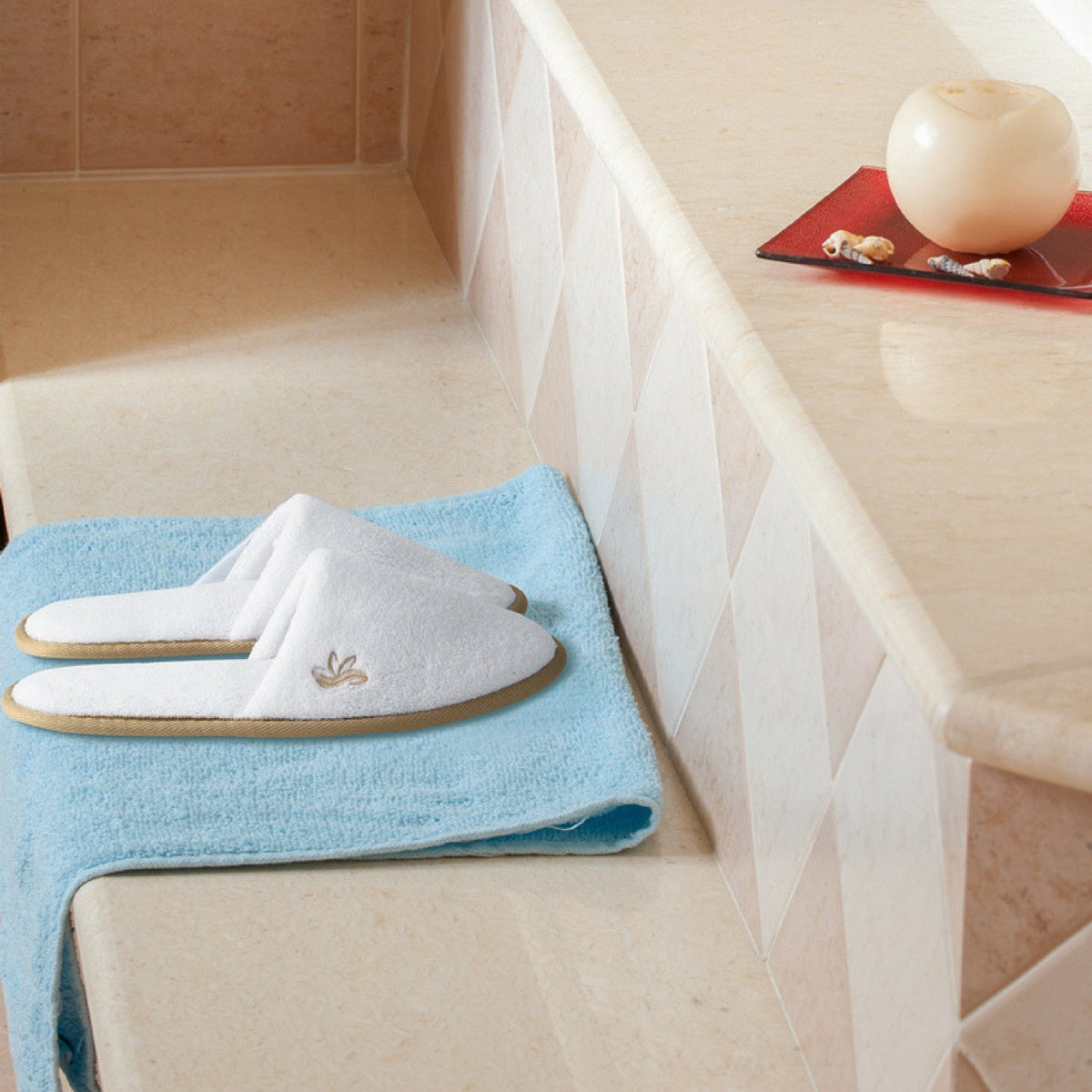 BERGMAN KELLY deluxe padded sole slippers deliver extra cushioning for long indoor wear.