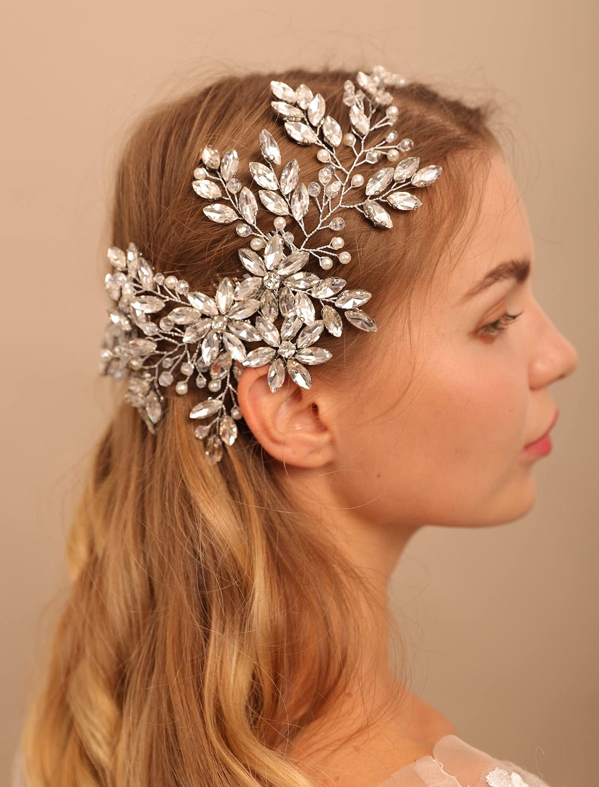 BERYUAN rhinestone crystal flower hair comb for wedding, adds sparkling elegance to updo.