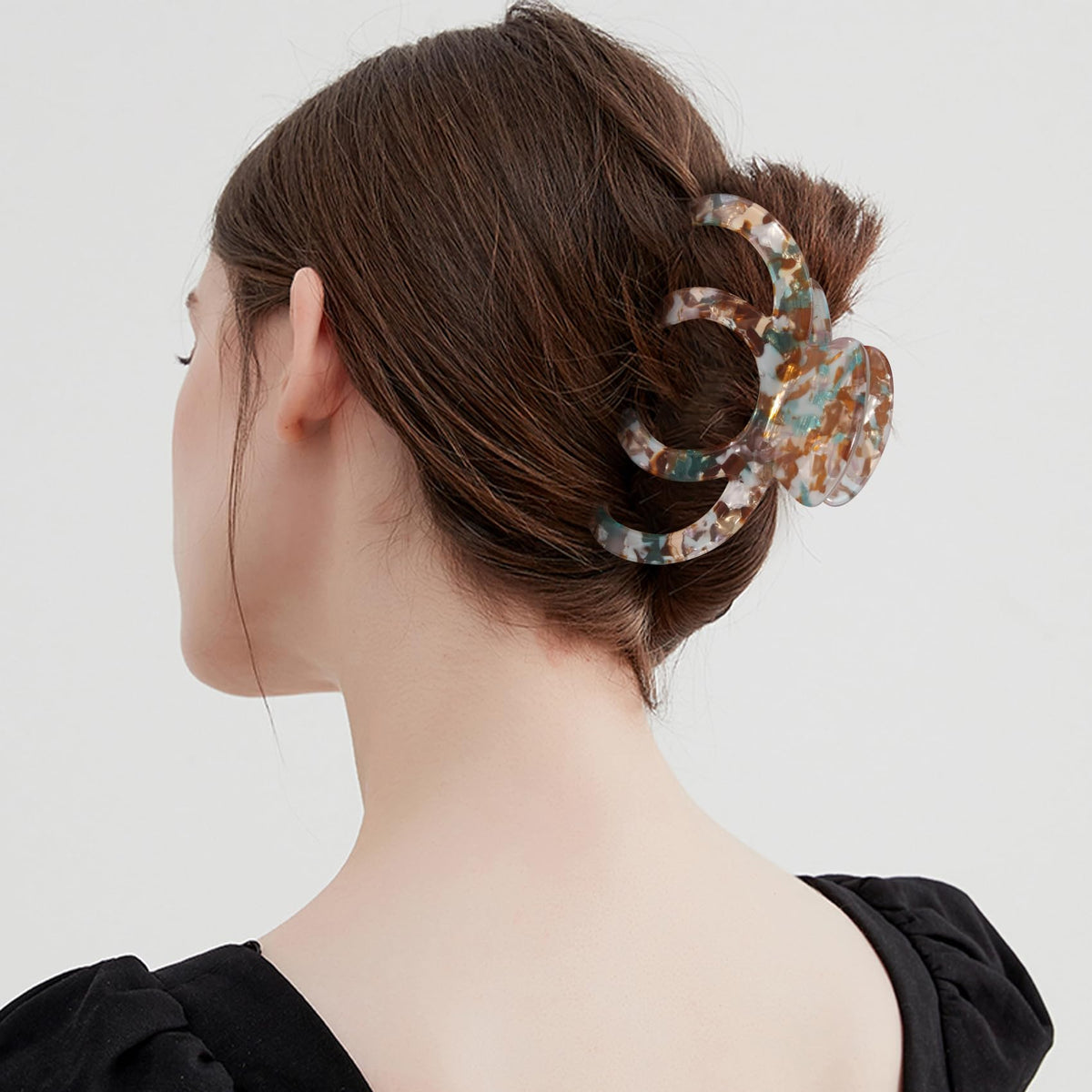 Bgffuy octopus clip on bun demonstrates secure grip for updos.