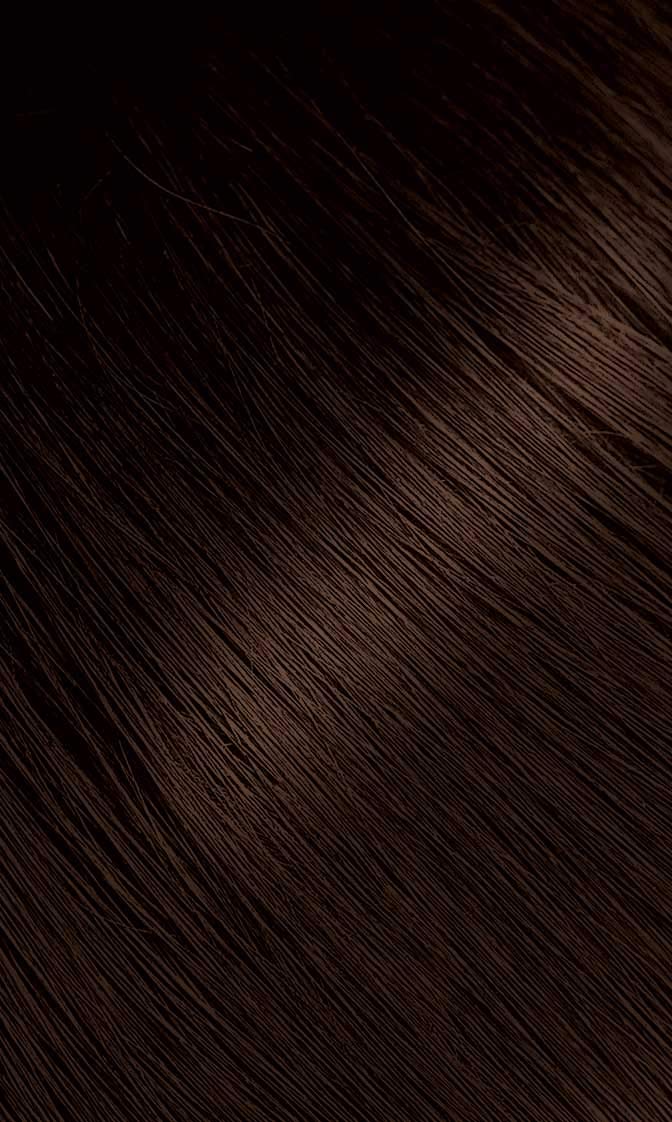 Bigen Light Chestnut powder provides natural-looking color and seamless gray blending.