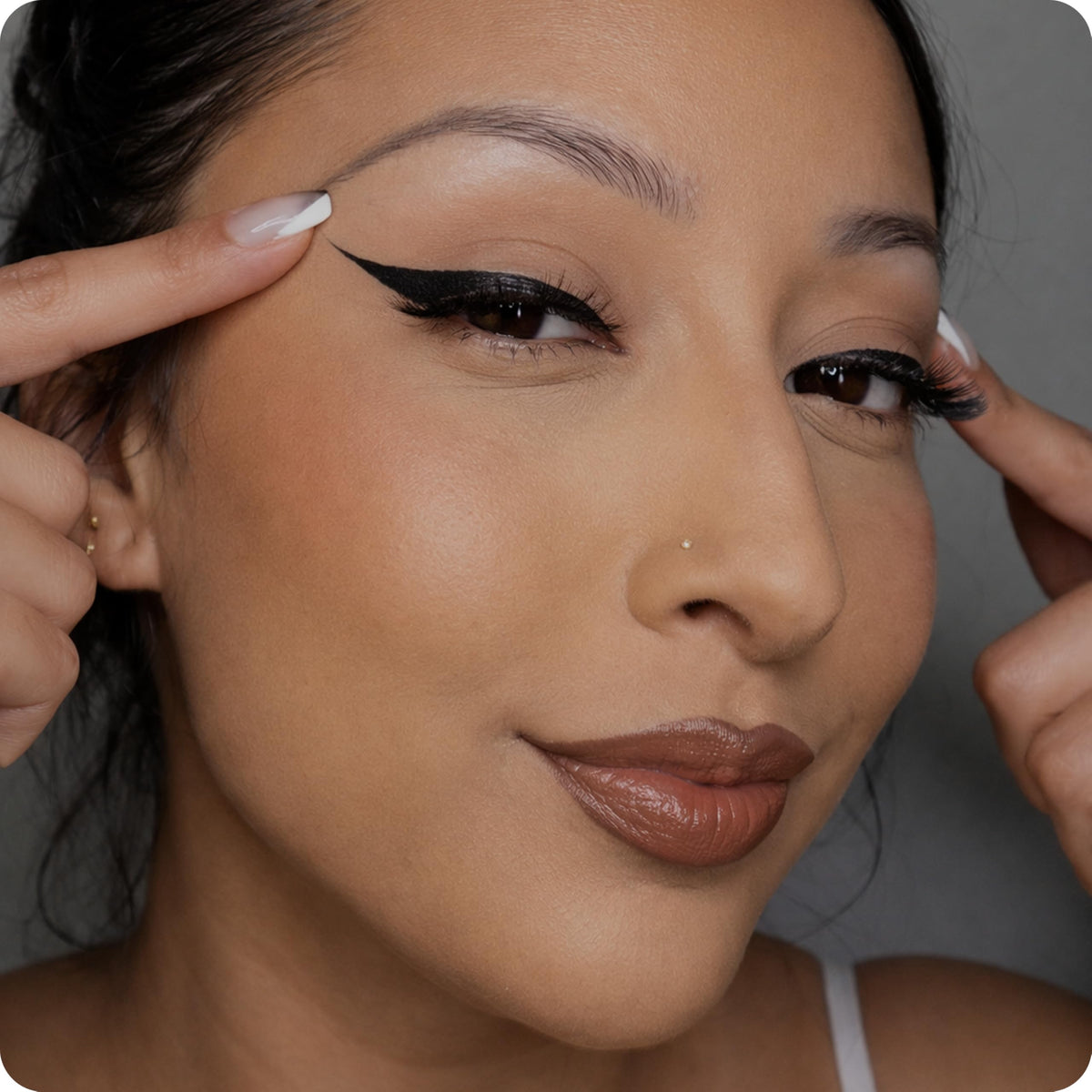 Billion Dollar Brows compact weighs 0.07 oz for easy on-the-go touchups.