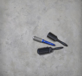 Bio Ionic BlueWave bristles highlight frizz-fighting technology for sleek results.