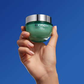 Close-up of Biotherm Aquasource Hyalu Plump Gel texture delivering plump hydration