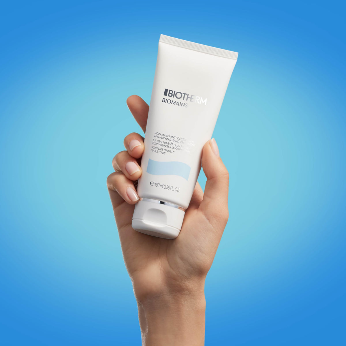 Biotherm Biomains texture swatch displaying creamy consistency for nourishment.