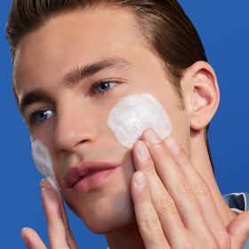 Biotherm Homme Aquapower cleanser Life Plankton image highlights soothing regenerating ingredient