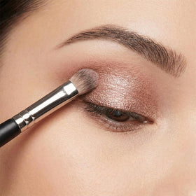 BITYEYE Barvena eyeshadow brush blending for smooth, even color transition.