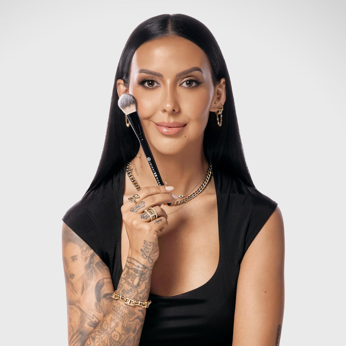 BK Beauty Nikki La Rose N17 foundation blending stroke for flawless base application.