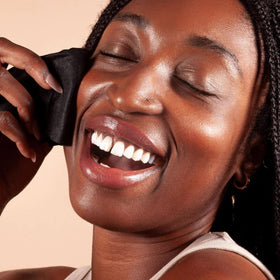 BLAQ pore-cleansing wipes for acne-prone skin use.