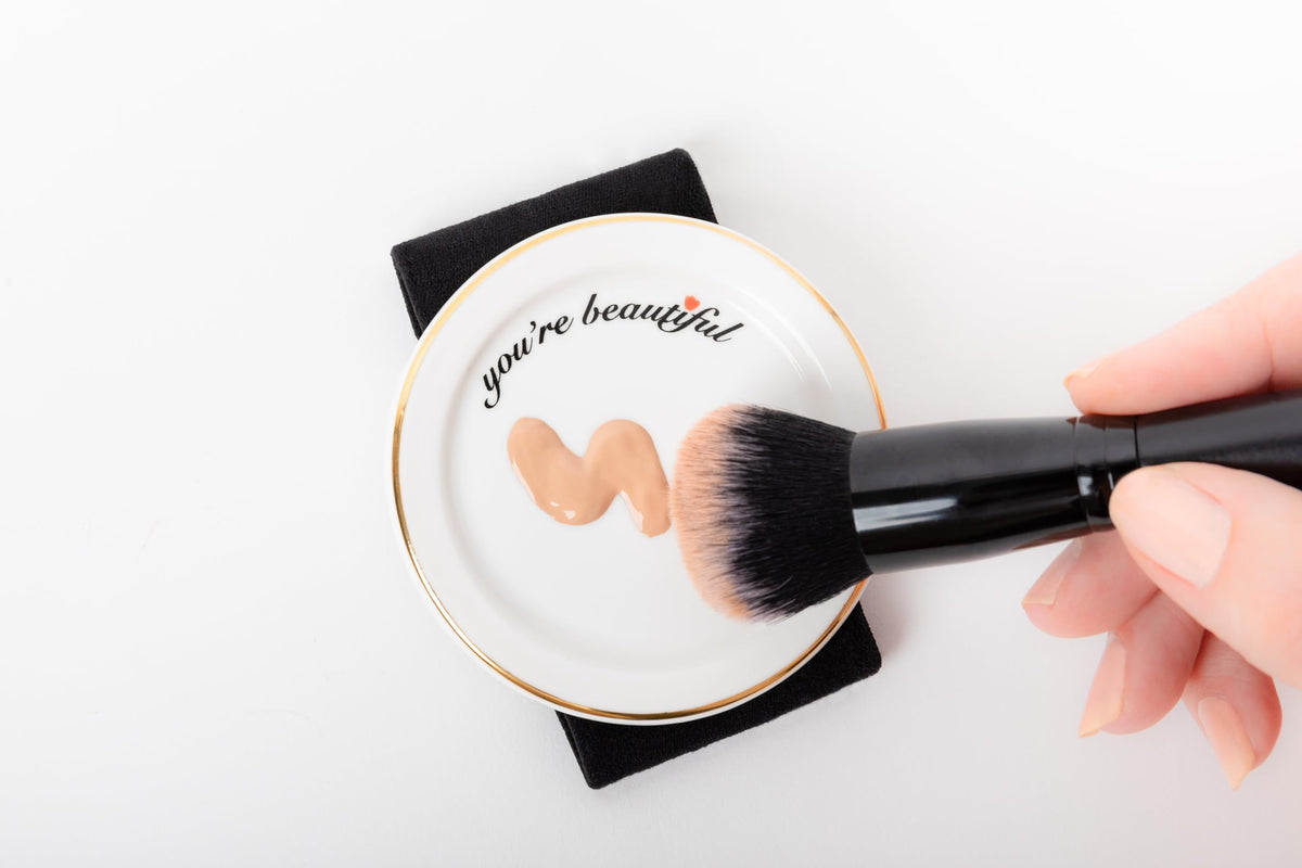 Blendii porcelain wearable makeup tray provides smooth application surface
